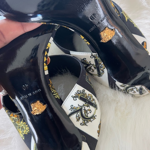 VERSACE BAROQUE TEXTILE SANDALS In GOLD and BLACK 40 - Picture 9 of 10